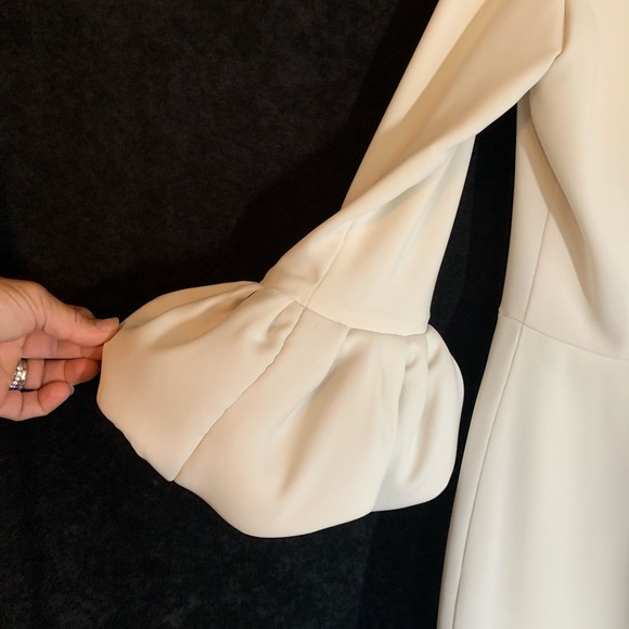 A Jackie-O kind of dress by Issue New York. - Picture 5 of 14